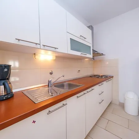 Mediterranean Oasis Ferienhaus