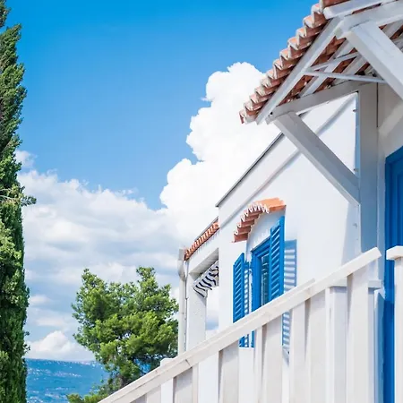 Mediterranean Oasis Ferienhaus *