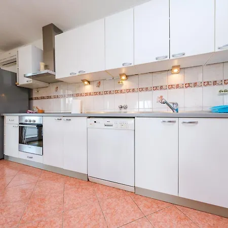 Mediterranean Oasis Τρογκίρ