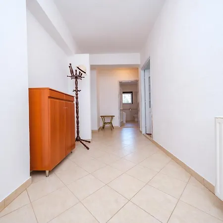 Mediterranean Oasis * Τρογκίρ