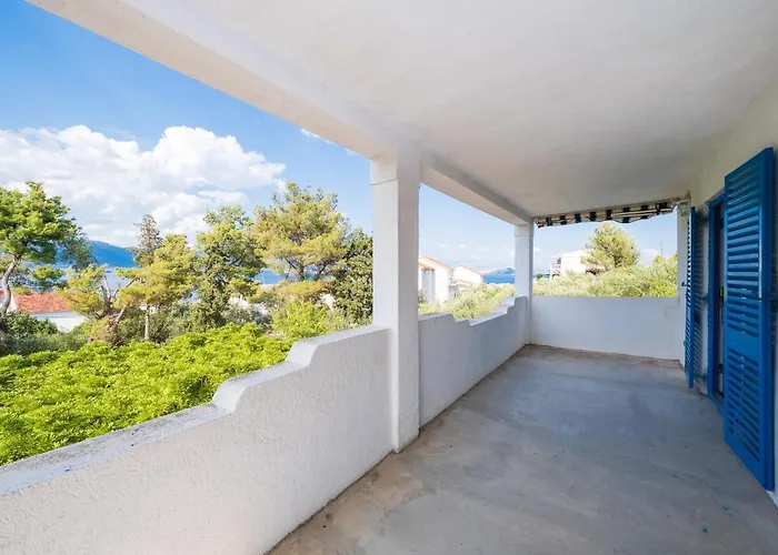 Mediterranean Oasis Дом отдыха Трогир