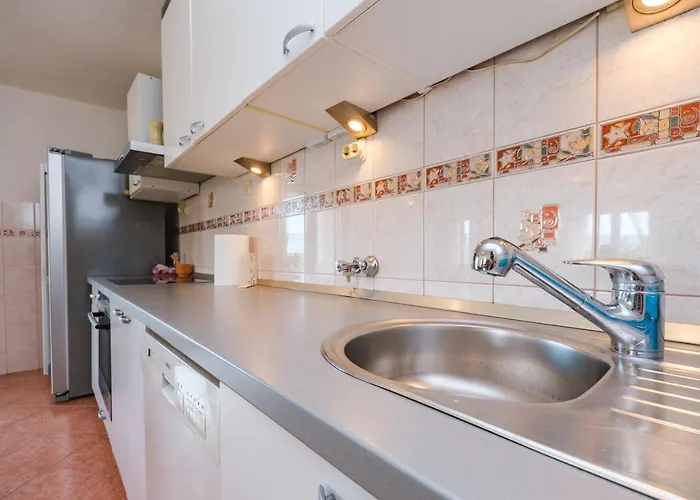 Mediterranean Oasis Дом отдыха Трогир