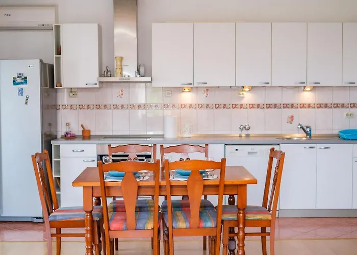 Mediterranean Oasis Дом отдыха Трогир