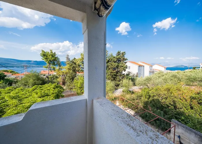 Mediterranean Oasis Дом отдыха Трогир