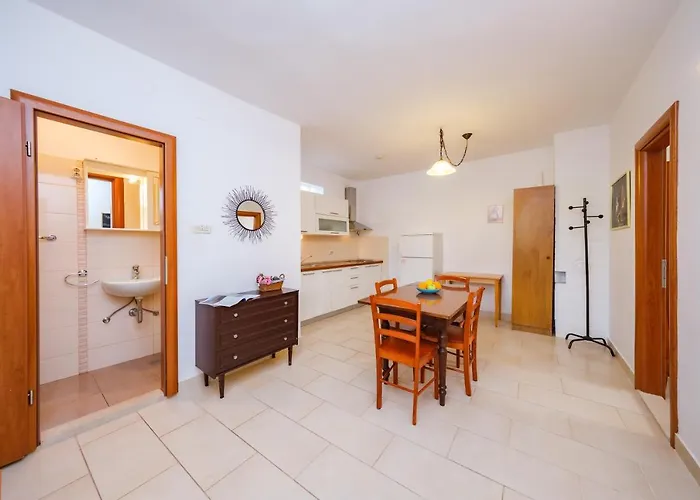 Mediterranean Oasis بيت للعطل تروغير