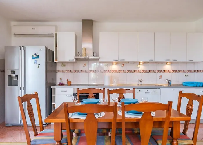 Mediterranean Oasis بيت للعطل تروغير